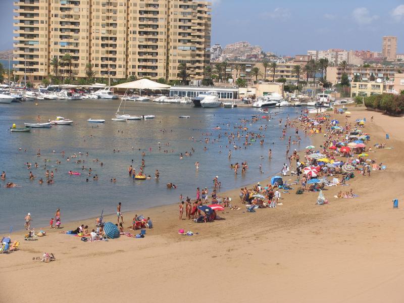 Apartamentos Tesy La Manga del Mar Menor Luaran gambar